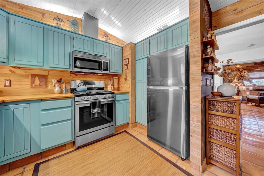 合同活跃: $1,299,999 (4 贝兹, 4 浴室, 3123 平方英尺)