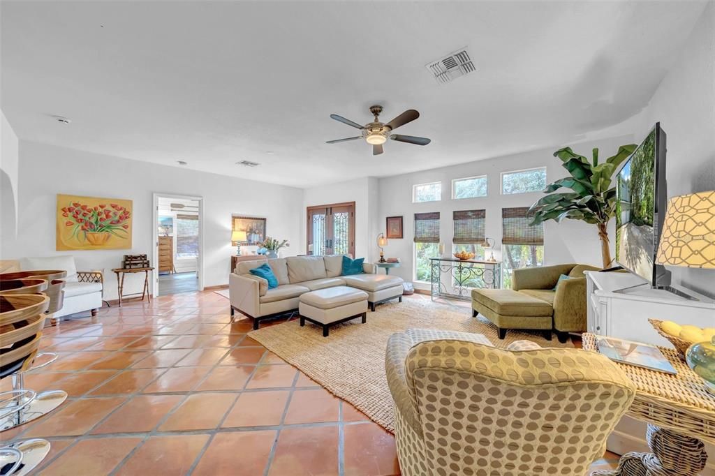 合同活跃: $1,299,999 (4 贝兹, 4 浴室, 3123 平方英尺)