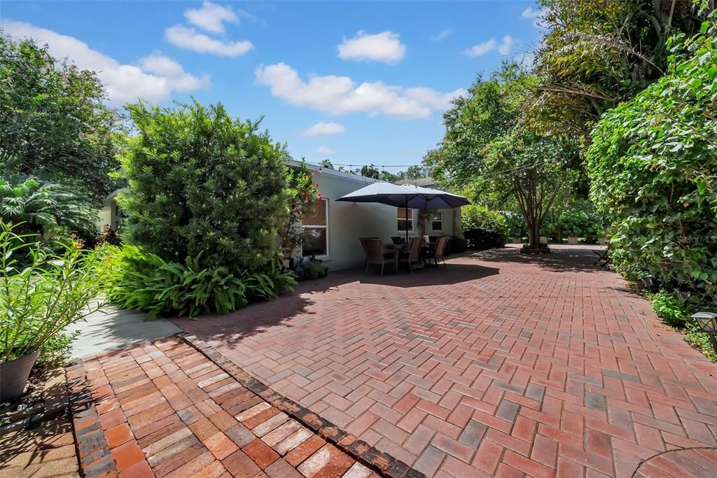 合同活跃: $1,299,999 (4 贝兹, 4 浴室, 3123 平方英尺)