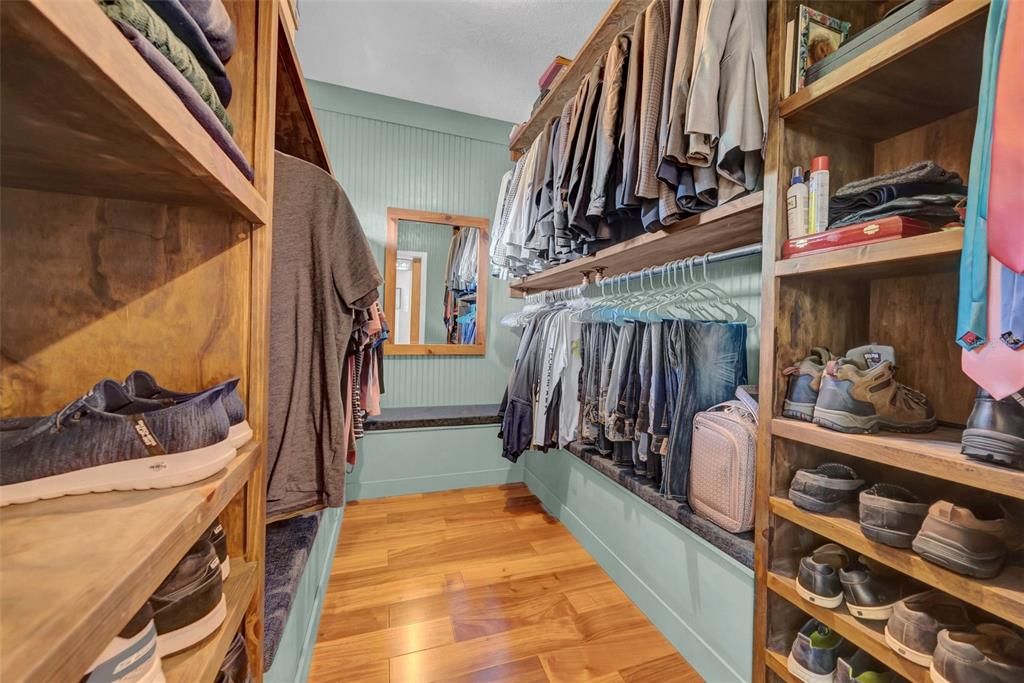 合同活跃: $1,299,999 (4 贝兹, 4 浴室, 3123 平方英尺)