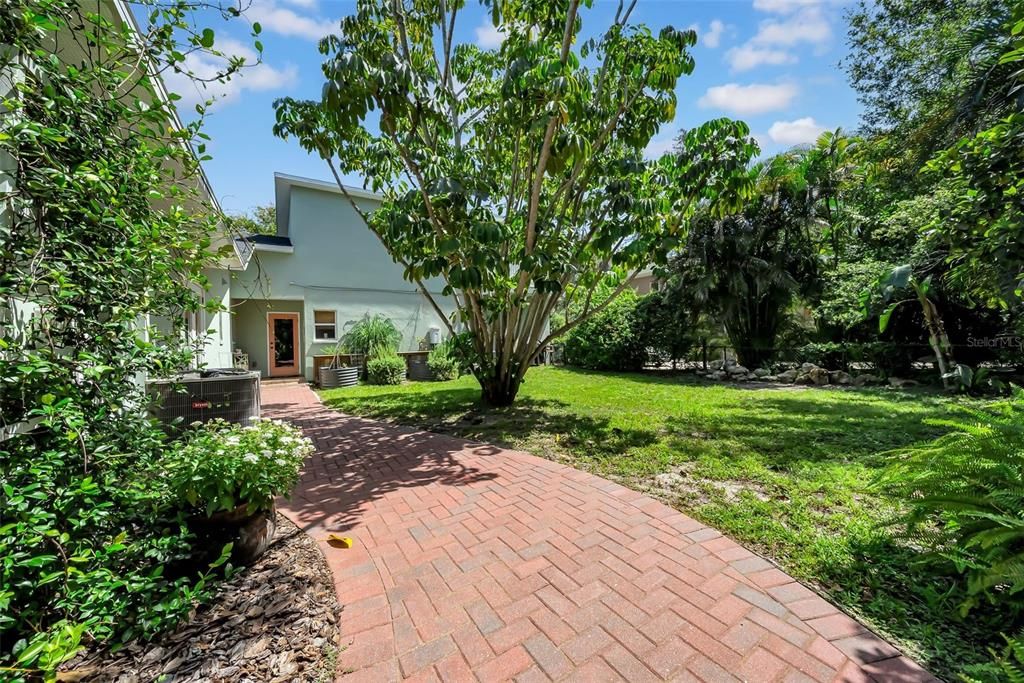 合同活跃: $1,299,999 (4 贝兹, 4 浴室, 3123 平方英尺)