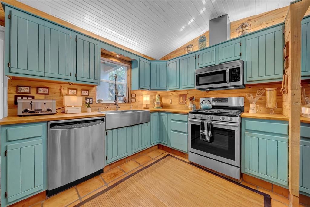 合同活跃: $1,299,999 (4 贝兹, 4 浴室, 3123 平方英尺)