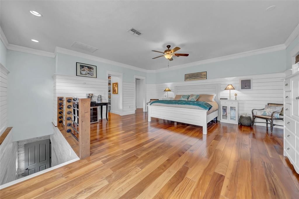 合同活跃: $1,299,999 (4 贝兹, 4 浴室, 3123 平方英尺)