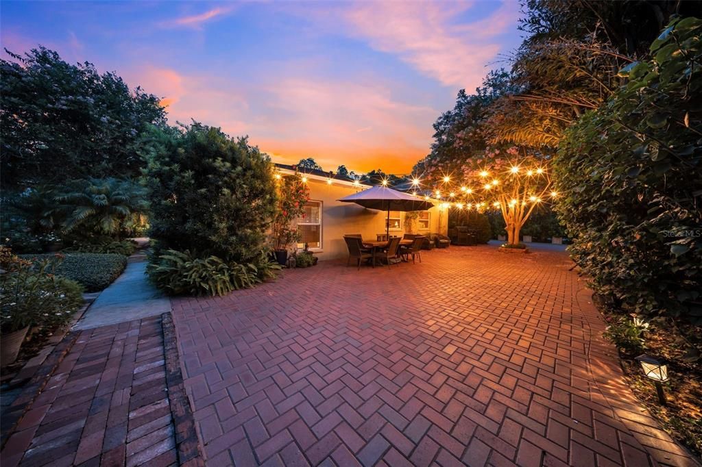 合同活跃: $1,299,999 (4 贝兹, 4 浴室, 3123 平方英尺)