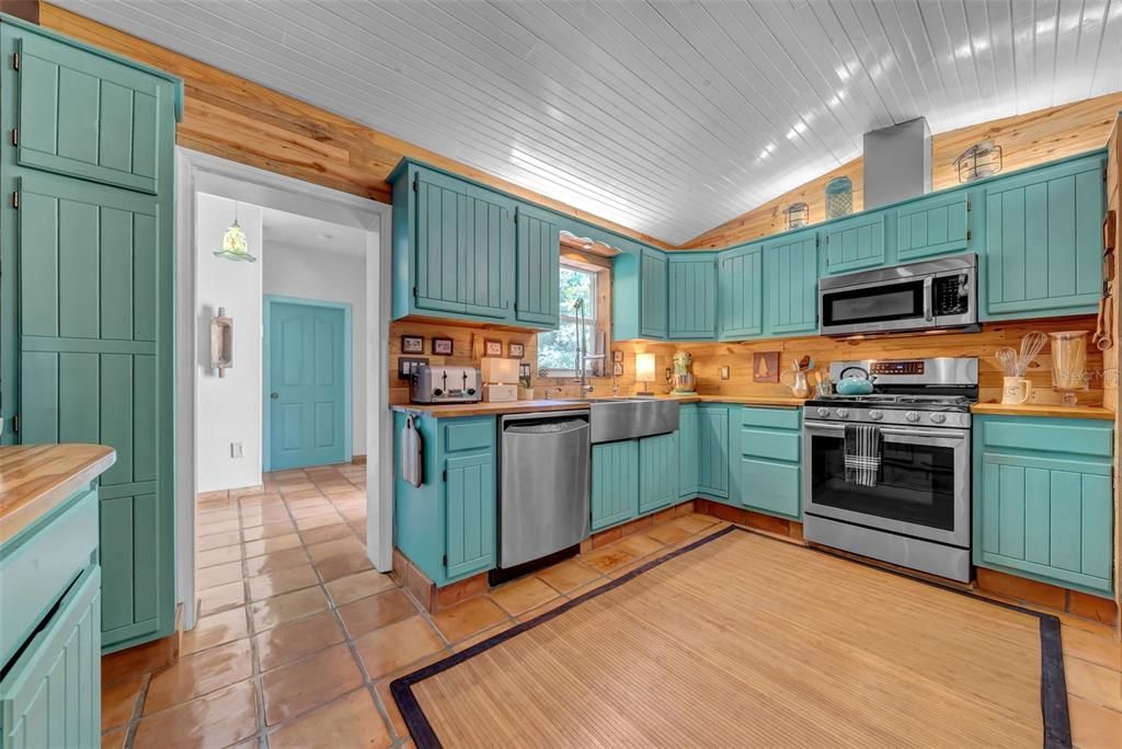 合同活跃: $1,299,999 (4 贝兹, 4 浴室, 3123 平方英尺)