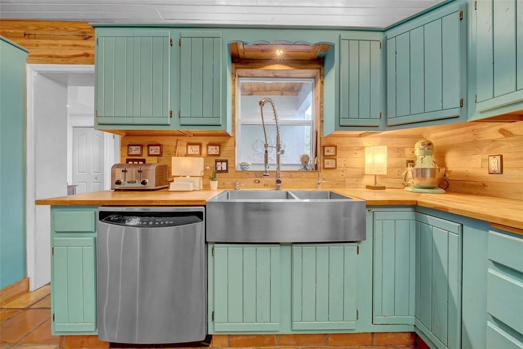 合同活跃: $1,299,999 (4 贝兹, 4 浴室, 3123 平方英尺)