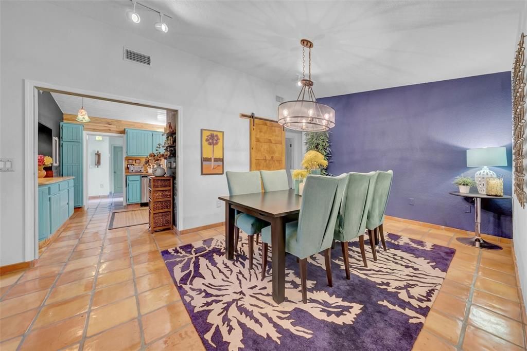 合同活跃: $1,299,999 (4 贝兹, 4 浴室, 3123 平方英尺)