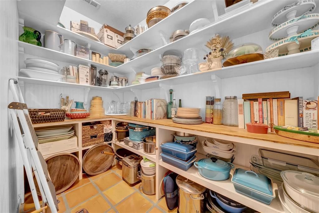 合同活跃: $1,299,999 (4 贝兹, 4 浴室, 3123 平方英尺)