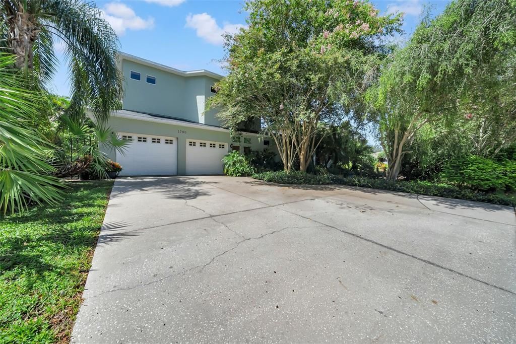 合同活跃: $1,299,999 (4 贝兹, 4 浴室, 3123 平方英尺)