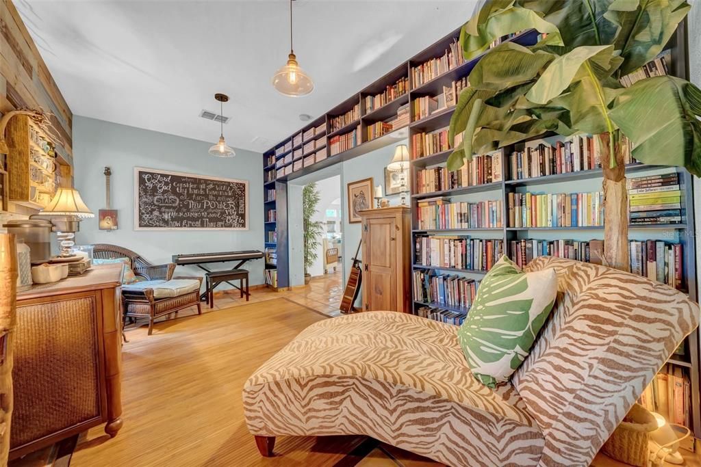 合同活跃: $1,299,999 (4 贝兹, 4 浴室, 3123 平方英尺)