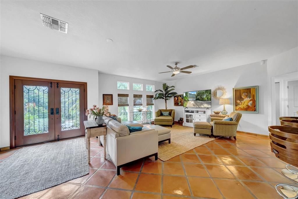 合同活跃: $1,299,999 (4 贝兹, 4 浴室, 3123 平方英尺)