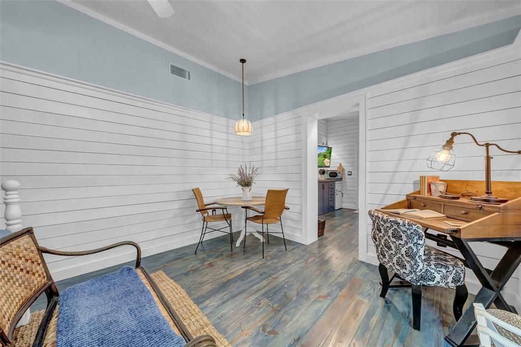 合同活跃: $1,299,999 (4 贝兹, 4 浴室, 3123 平方英尺)