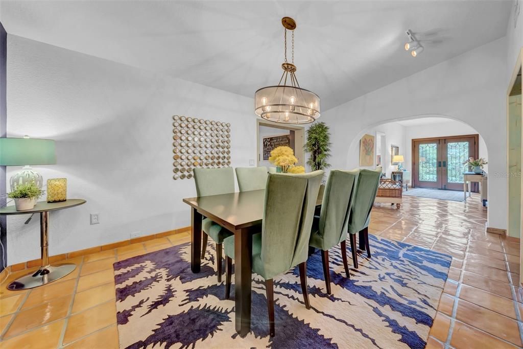 合同活跃: $1,299,999 (4 贝兹, 4 浴室, 3123 平方英尺)