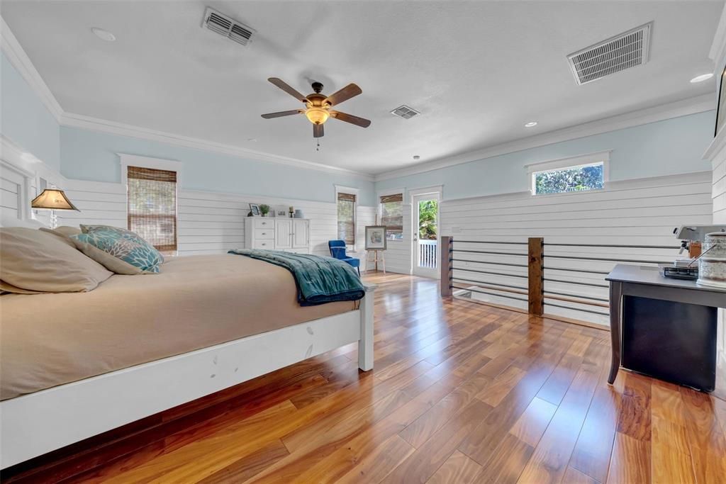 合同活跃: $1,299,999 (4 贝兹, 4 浴室, 3123 平方英尺)