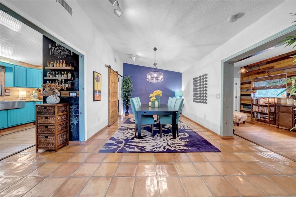 合同活跃: $1,299,999 (4 贝兹, 4 浴室, 3123 平方英尺)