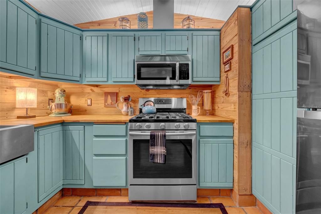 合同活跃: $1,299,999 (4 贝兹, 4 浴室, 3123 平方英尺)