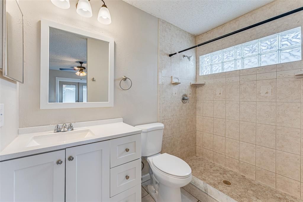 Под контрактом: $1,850 (3 спален, 2 ванн, 1089 Квадратных фут)