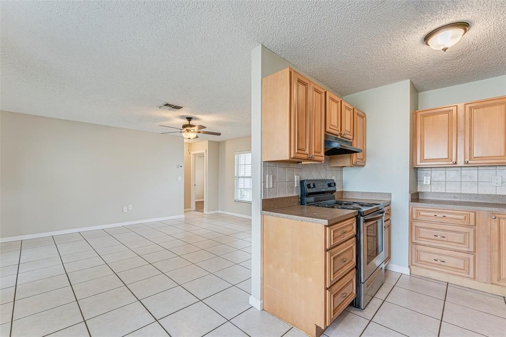 Под контрактом: $1,850 (3 спален, 2 ванн, 1089 Квадратных фут)