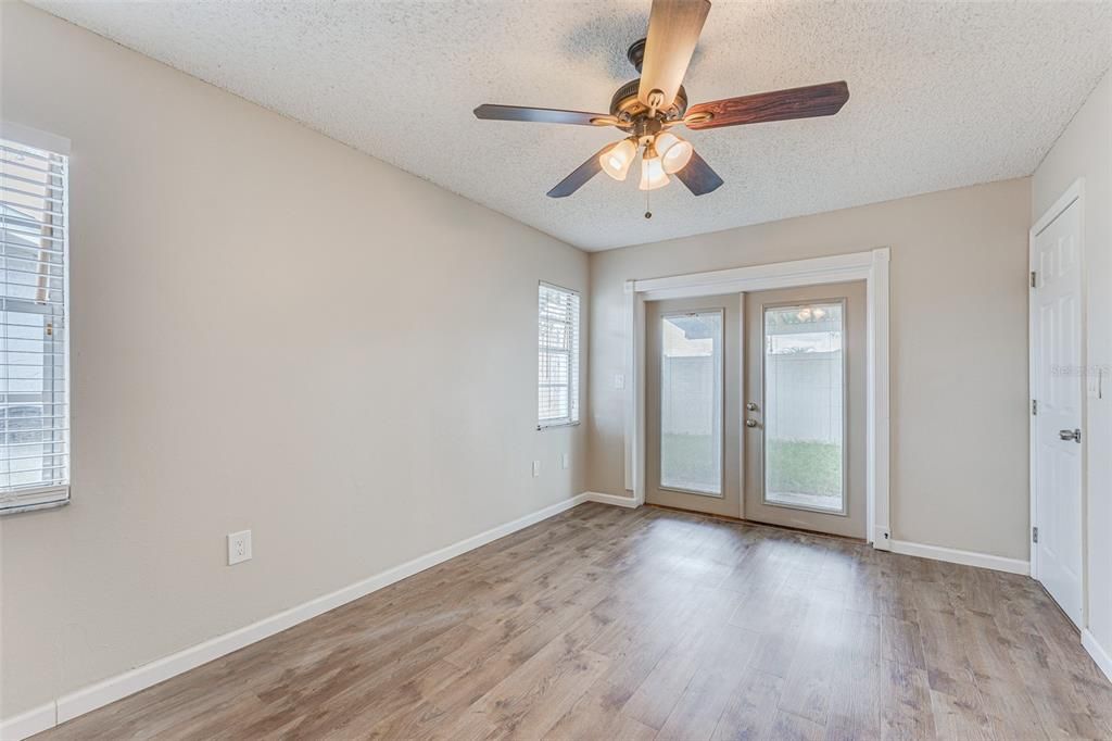 Под контрактом: $1,850 (3 спален, 2 ванн, 1089 Квадратных фут)