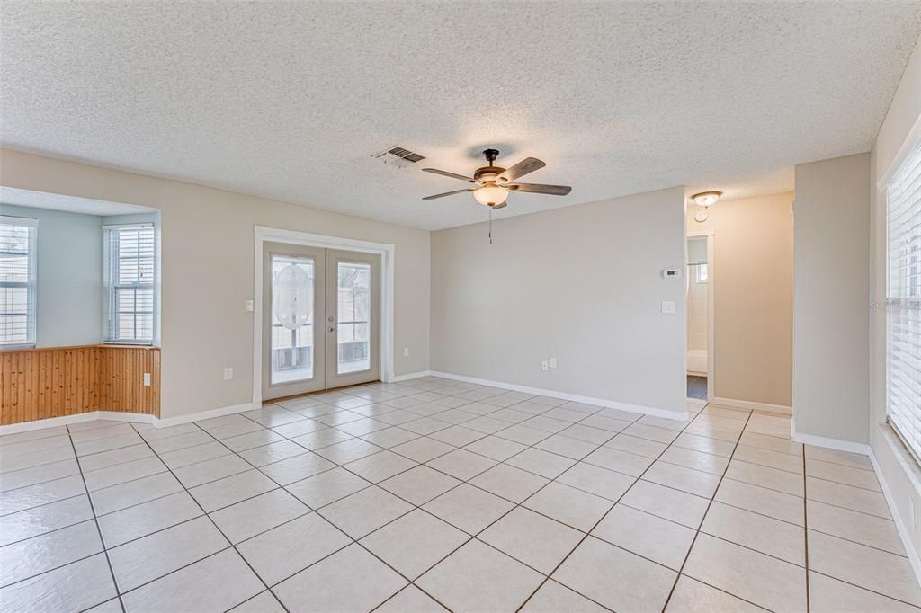 Под контрактом: $1,850 (3 спален, 2 ванн, 1089 Квадратных фут)