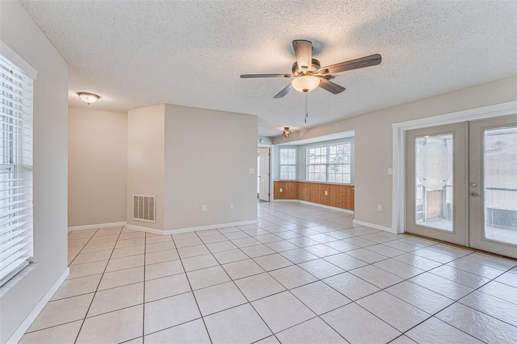 Под контрактом: $1,850 (3 спален, 2 ванн, 1089 Квадратных фут)