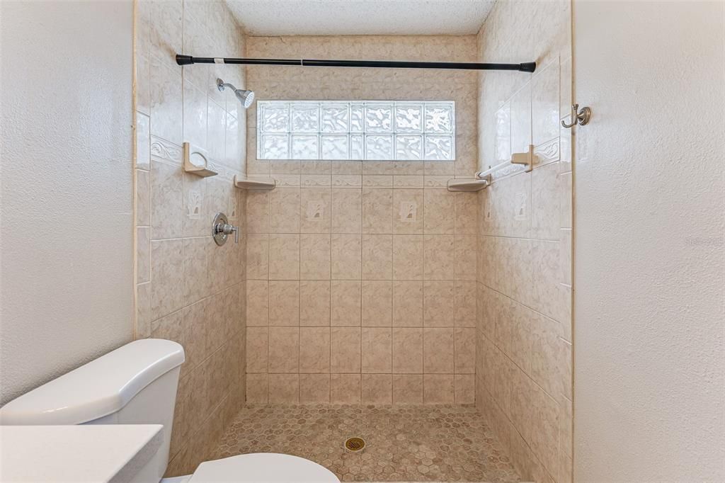 Под контрактом: $1,850 (3 спален, 2 ванн, 1089 Квадратных фут)