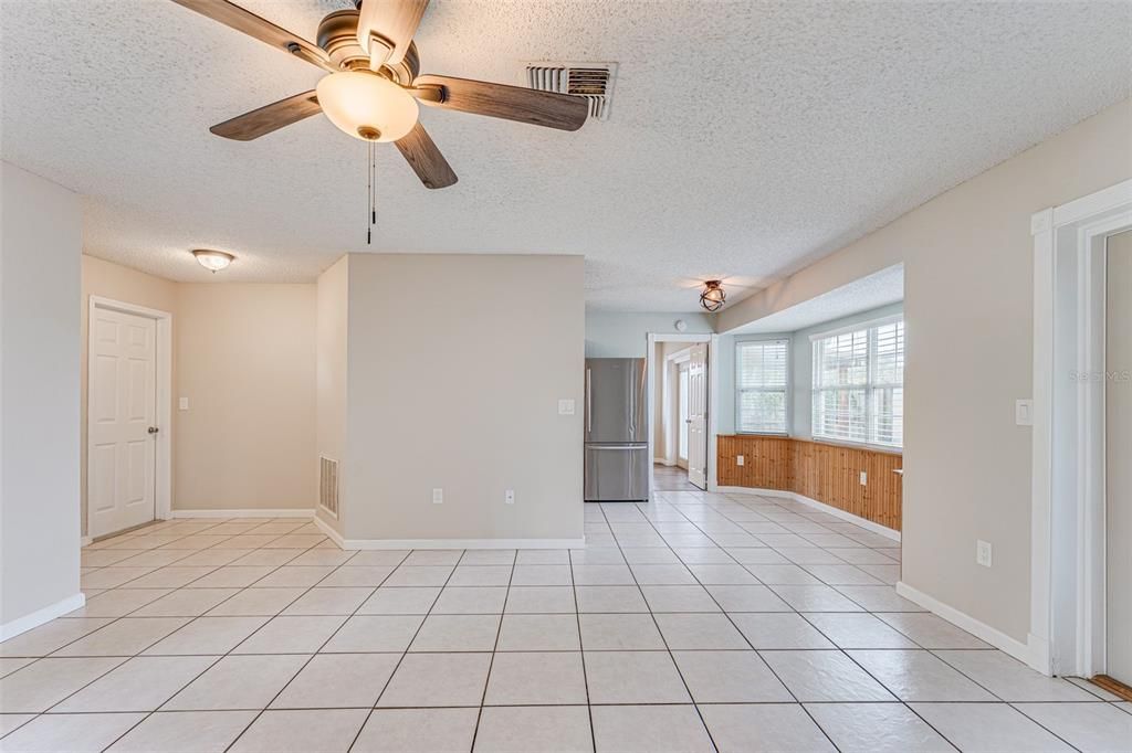 Под контрактом: $1,850 (3 спален, 2 ванн, 1089 Квадратных фут)