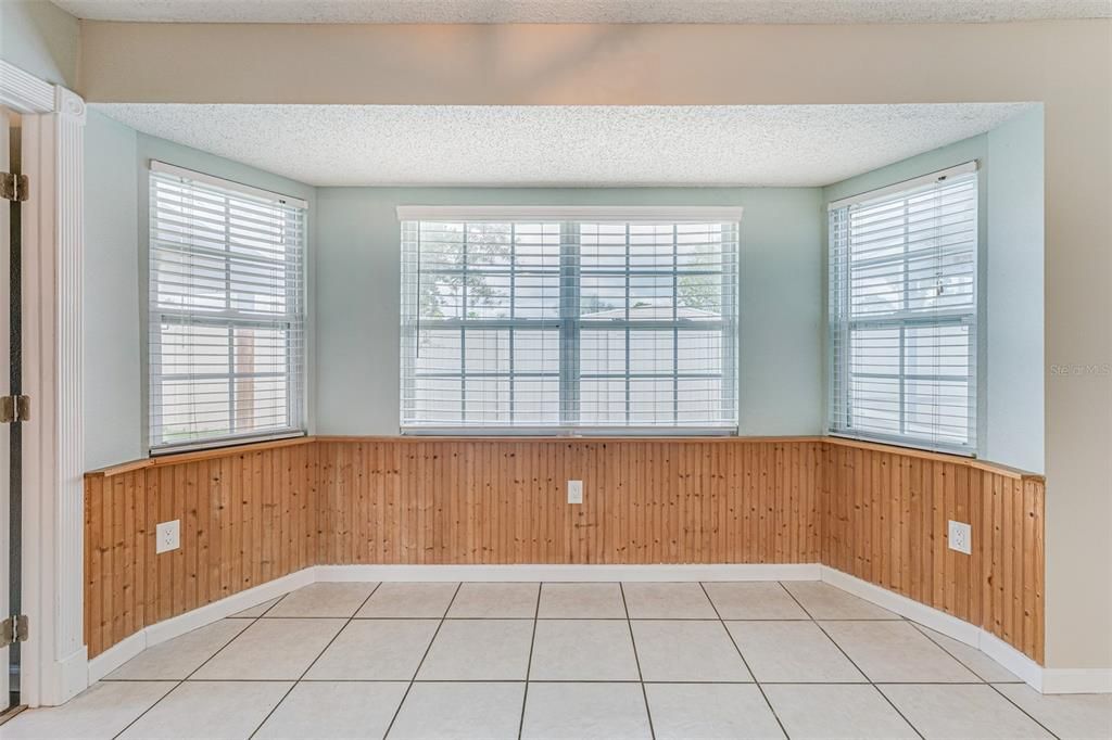 Под контрактом: $1,850 (3 спален, 2 ванн, 1089 Квадратных фут)