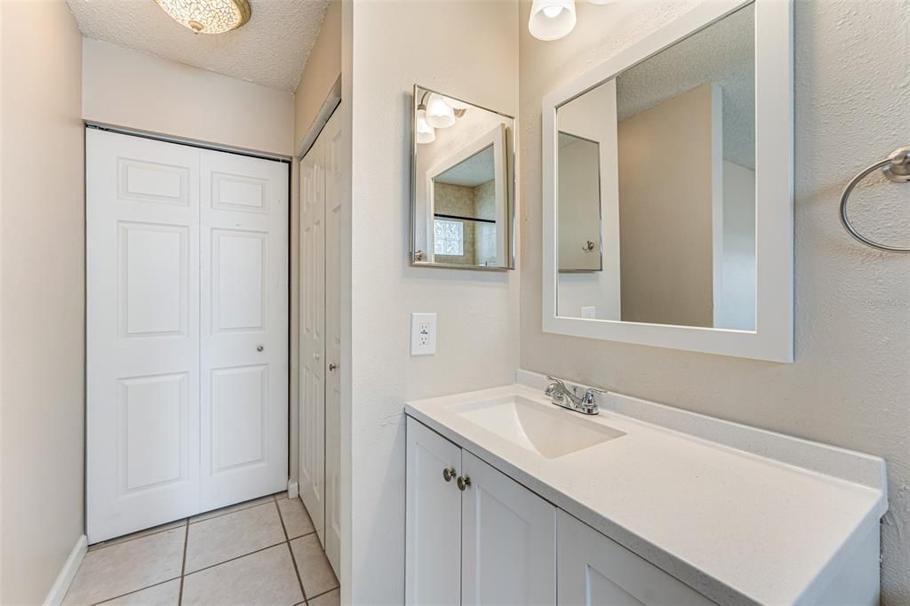 Под контрактом: $1,850 (3 спален, 2 ванн, 1089 Квадратных фут)