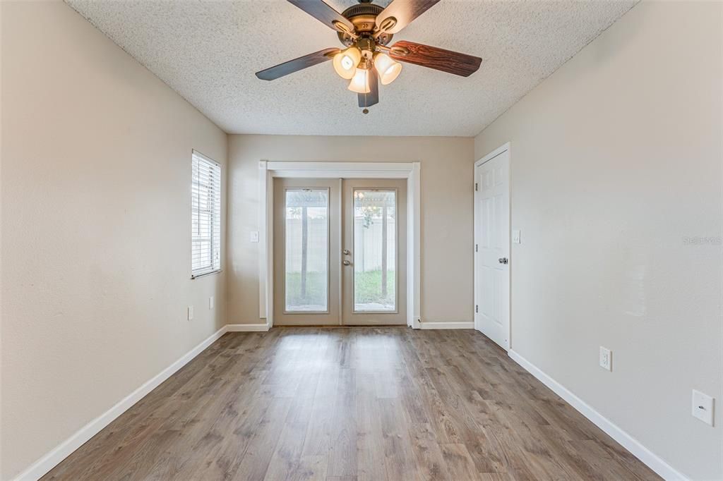 Под контрактом: $1,850 (3 спален, 2 ванн, 1089 Квадратных фут)