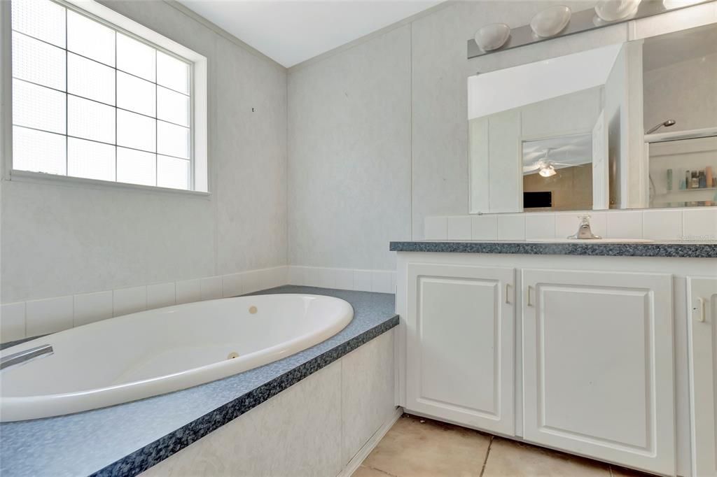 На продажу: $210,000 (3 спален, 2 ванн, 1720 Квадратных фут)