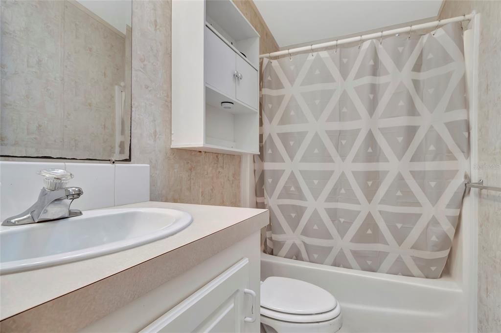 На продажу: $210,000 (3 спален, 2 ванн, 1720 Квадратных фут)