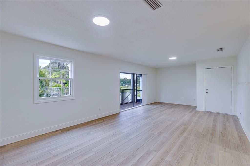 Activo con contrato: $129,900 (1 camas, 1 baños, 899 Pies cuadrados)