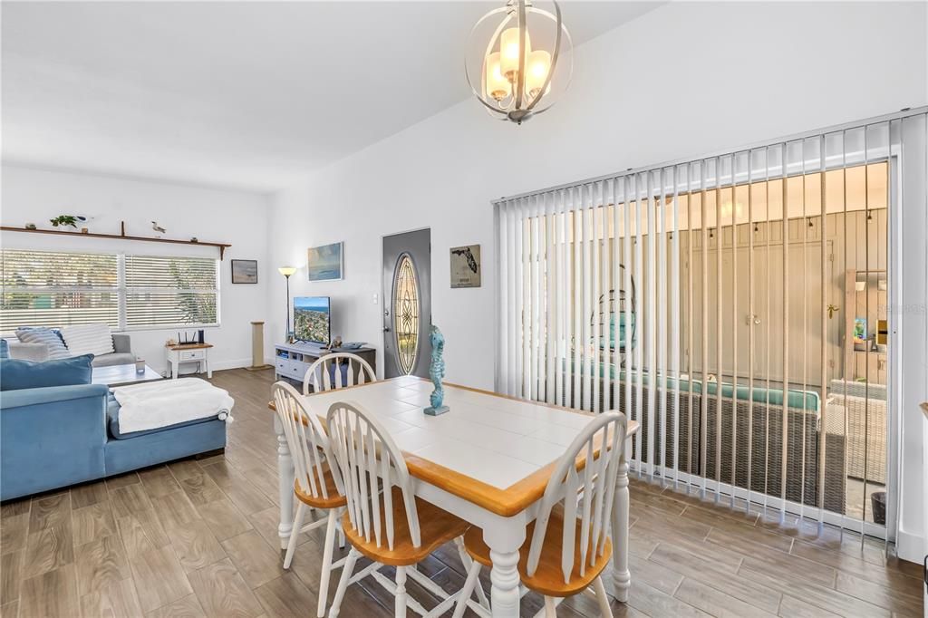 待售: $549,900 (3 贝兹, 2 浴室, 1380 平方英尺)