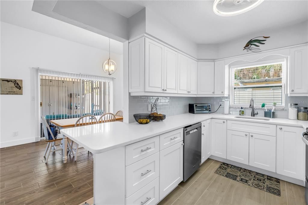 待售: $549,900 (3 贝兹, 2 浴室, 1380 平方英尺)