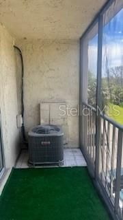 For Sale: $87,000 (1 beds, 1 baths, 806 Square Feet)