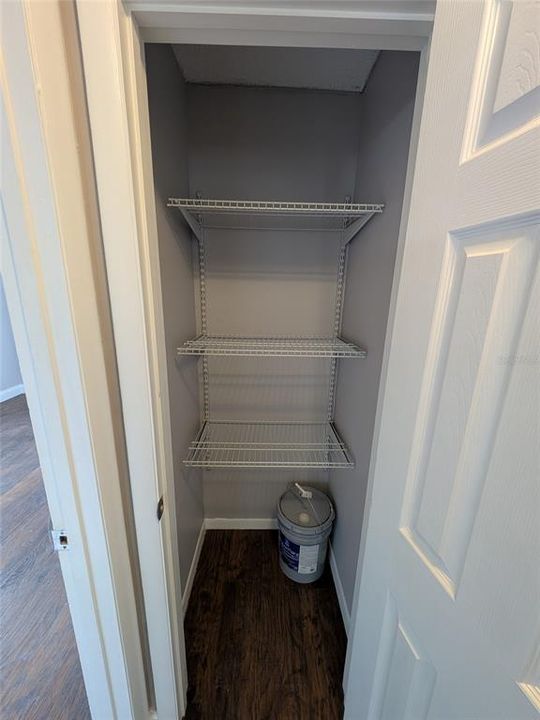 合同活跃: $104,900 (2 贝兹, 1 浴室, 891 平方英尺)