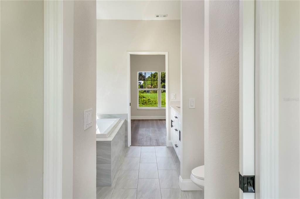 For Sale: $334,900 (3 beds, 3 baths, 1665 Square Feet)