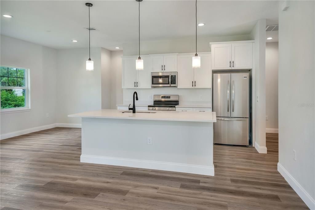 For Sale: $334,900 (3 beds, 3 baths, 1665 Square Feet)