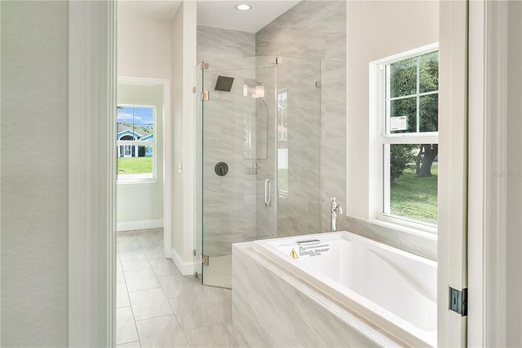 For Sale: $334,900 (3 beds, 3 baths, 1665 Square Feet)