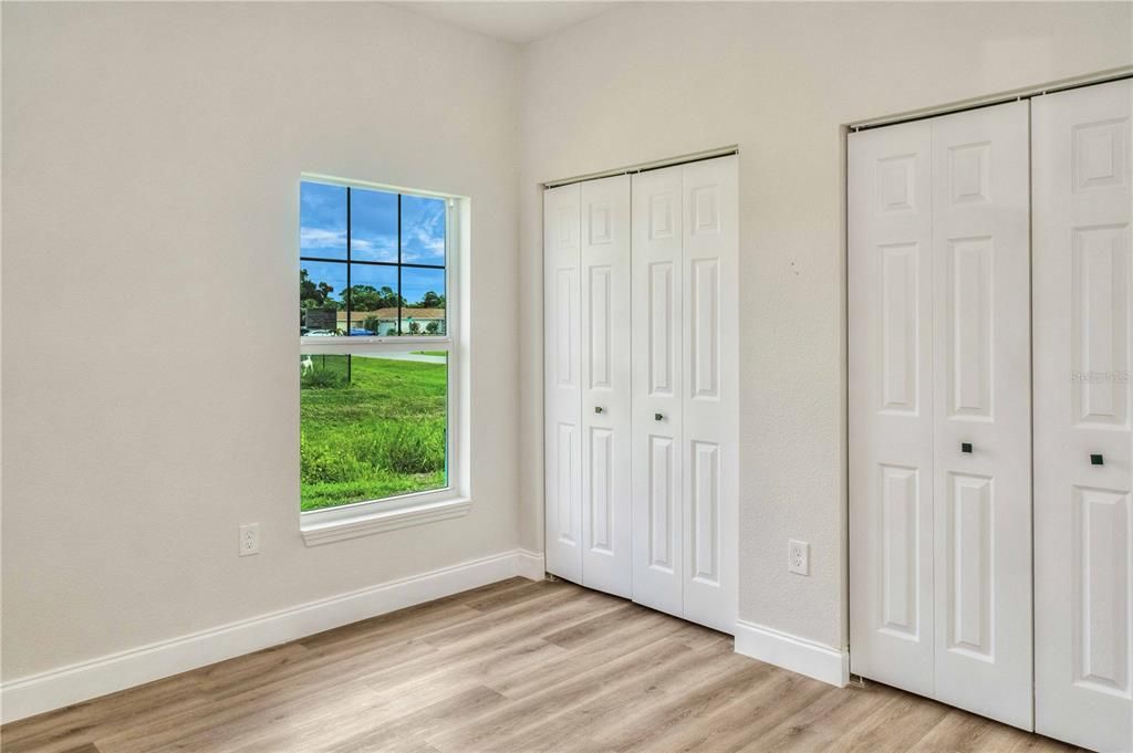 For Sale: $334,900 (3 beds, 3 baths, 1665 Square Feet)