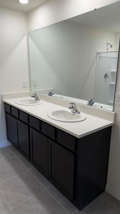 合同活跃: $1,800 (3 贝兹, 2 浴室, 1672 平方英尺)