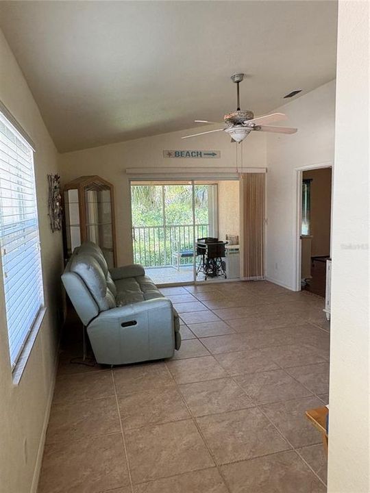 Active With Contract: $209,000 (2 beds, 2 baths, 983 Square Feet)