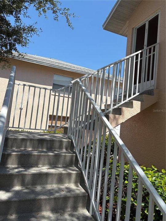 Active With Contract: $209,000 (2 beds, 2 baths, 983 Square Feet)