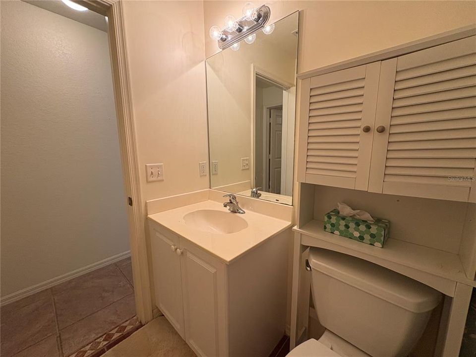 Active With Contract: $209,000 (2 beds, 2 baths, 983 Square Feet)
