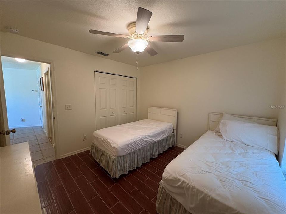 Active With Contract: $209,000 (2 beds, 2 baths, 983 Square Feet)