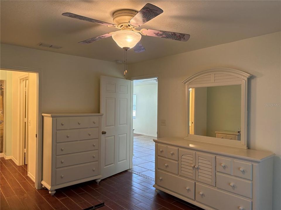 Active With Contract: $209,000 (2 beds, 2 baths, 983 Square Feet)