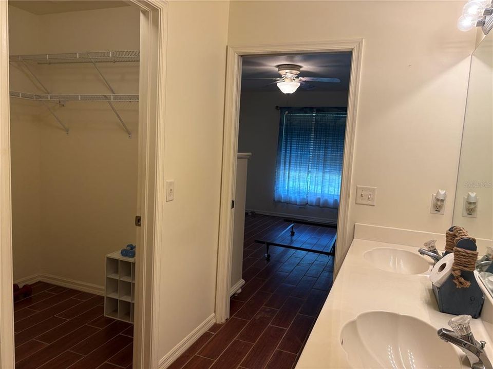 Active With Contract: $209,000 (2 beds, 2 baths, 983 Square Feet)