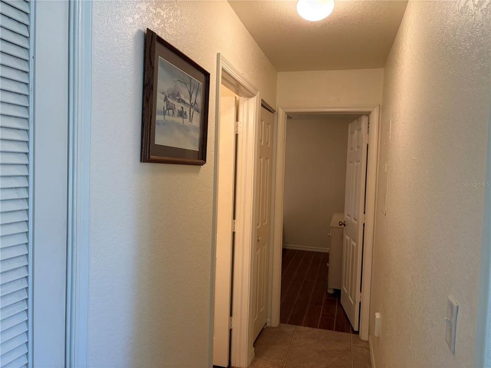 Active With Contract: $209,000 (2 beds, 2 baths, 983 Square Feet)