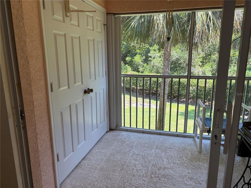 Active With Contract: $209,000 (2 beds, 2 baths, 983 Square Feet)